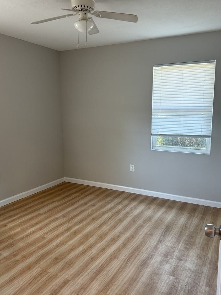 700 Mayflower Ave - Photo 6 of 15