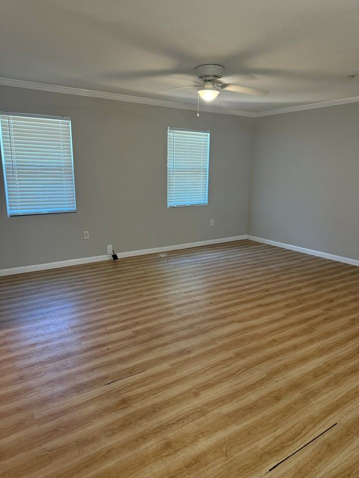 700 Mayflower Ave - Photo 7 of 15