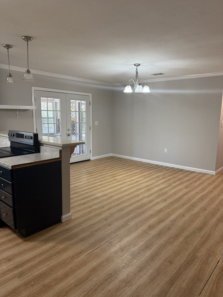 700 Mayflower Ave - Photo 3 of 15