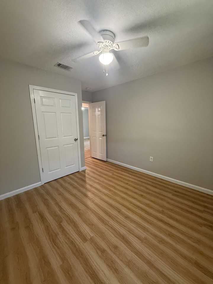 700 Mayflower Ave - Photo 2 of 15