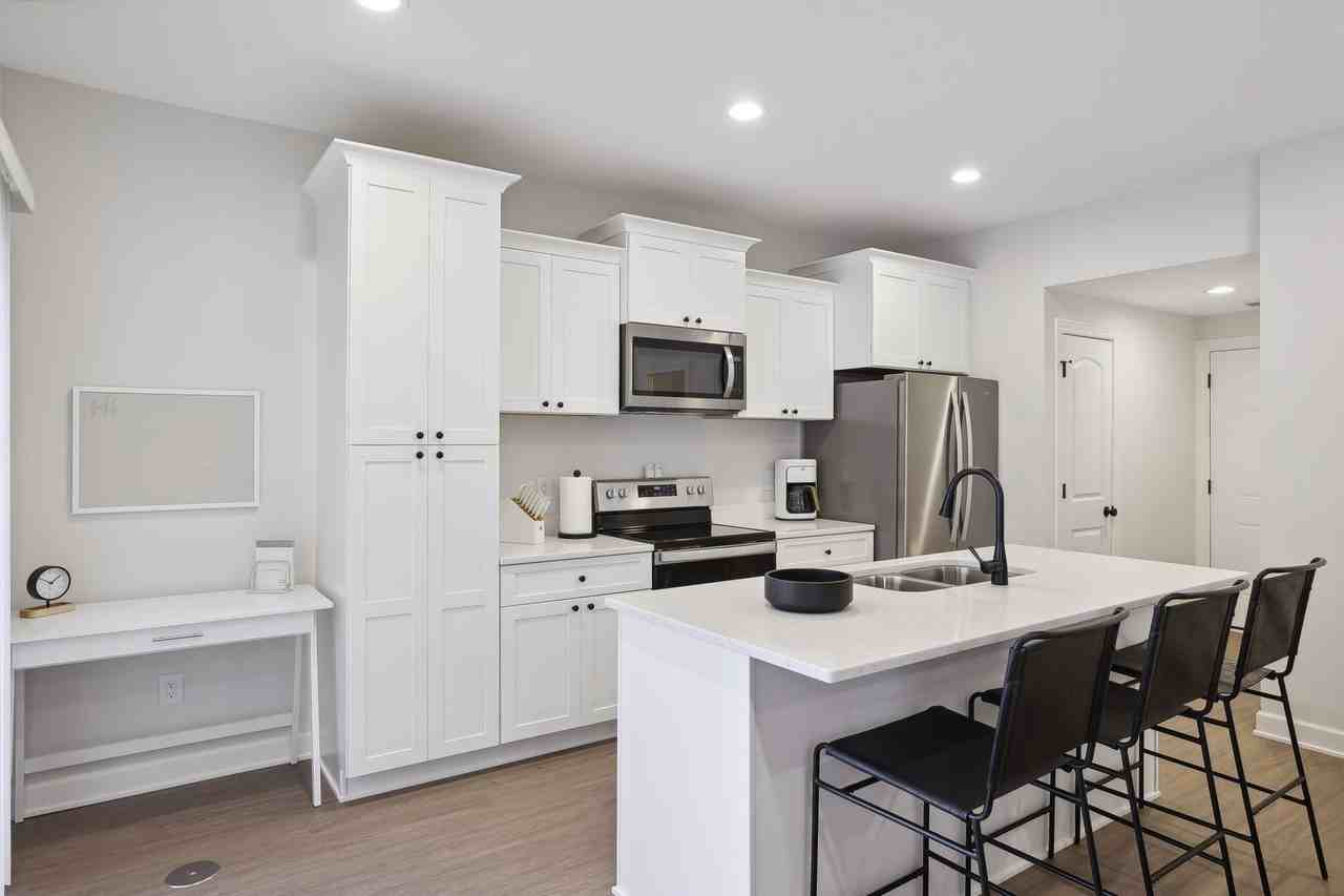 202 Probert Street - Photo 6 of 36