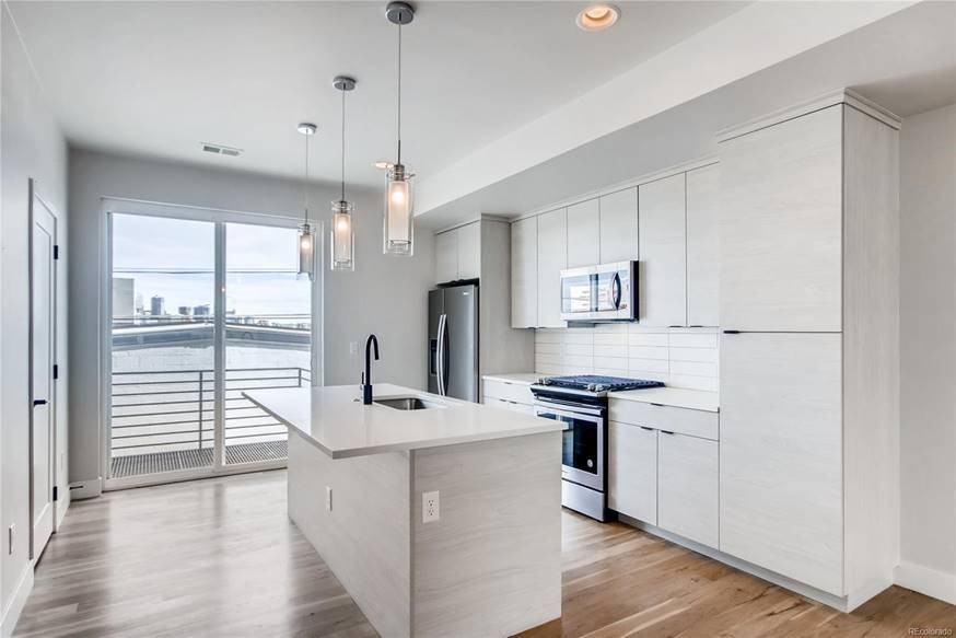 1906 Grove St #1 - Photo 6 of 10