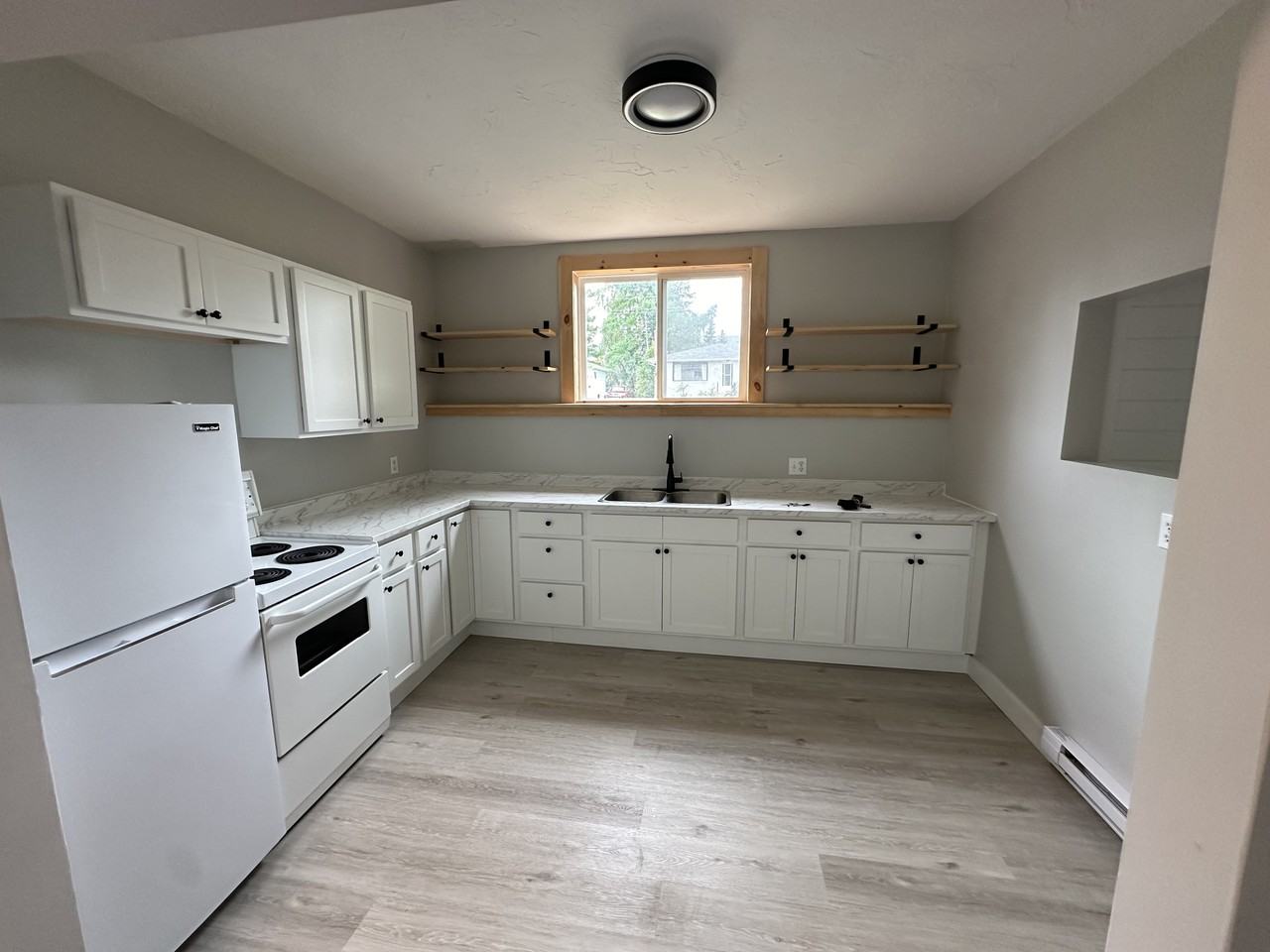 150 Hastings Street #4 - Photo 6 of 11