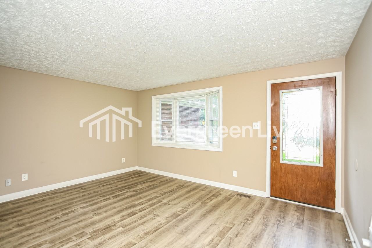 10446 Chris Dr - Photo 3 of 15