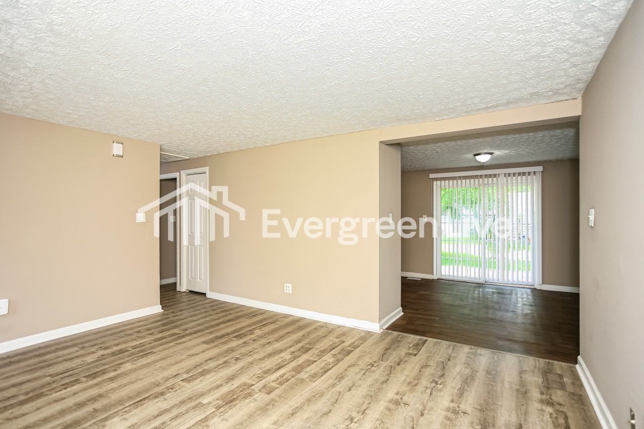 10446 Chris Dr - Photo 4 of 15