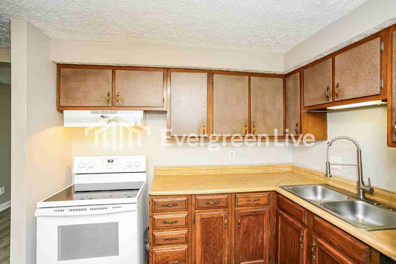 10446 Chris Dr - Photo 7 of 15