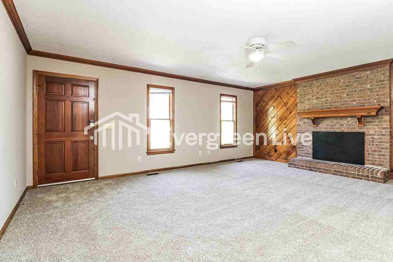 280 Conrad Cir - Photo 2 of 15