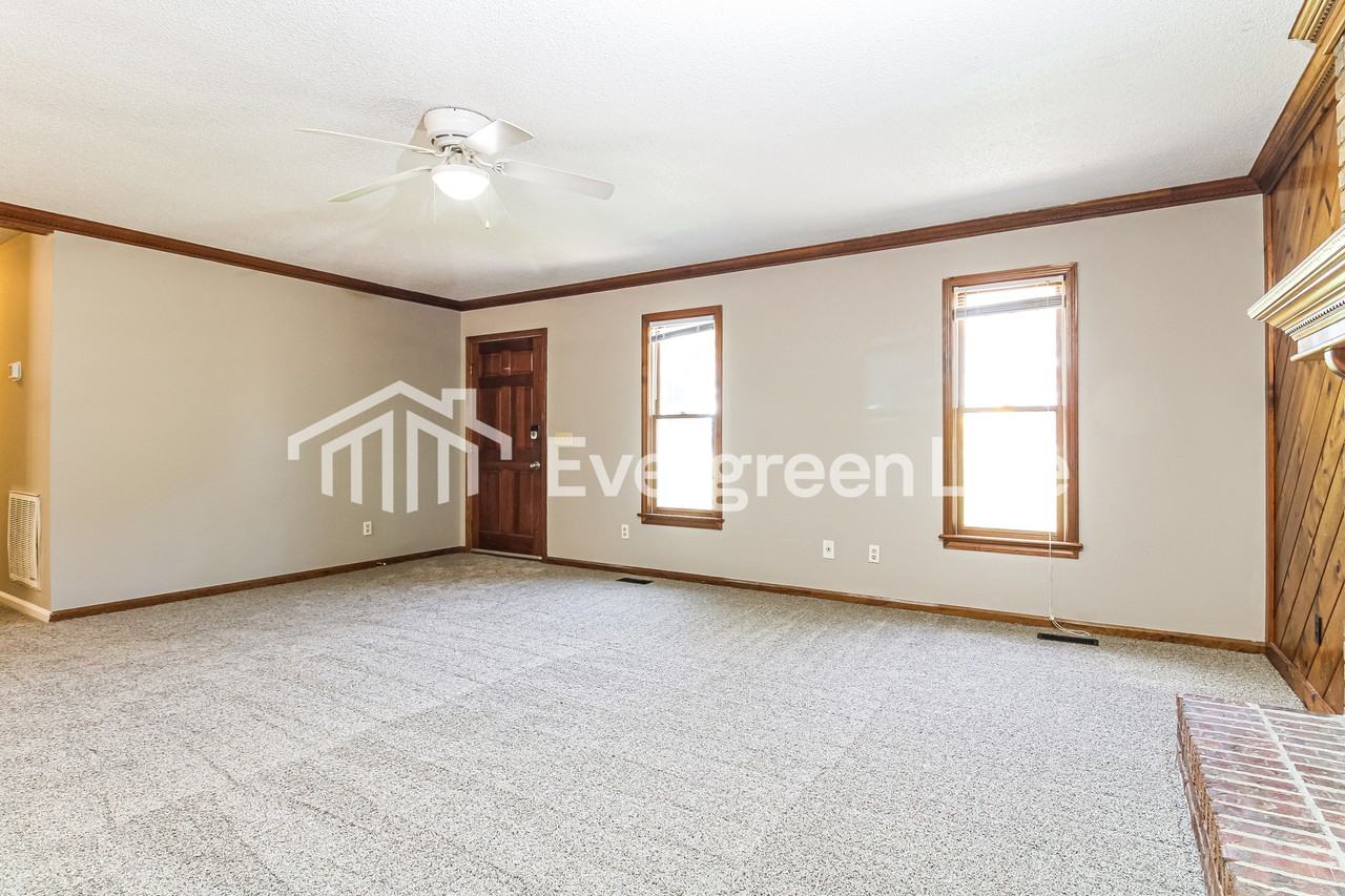280 Conrad Cir - Photo 4 of 15