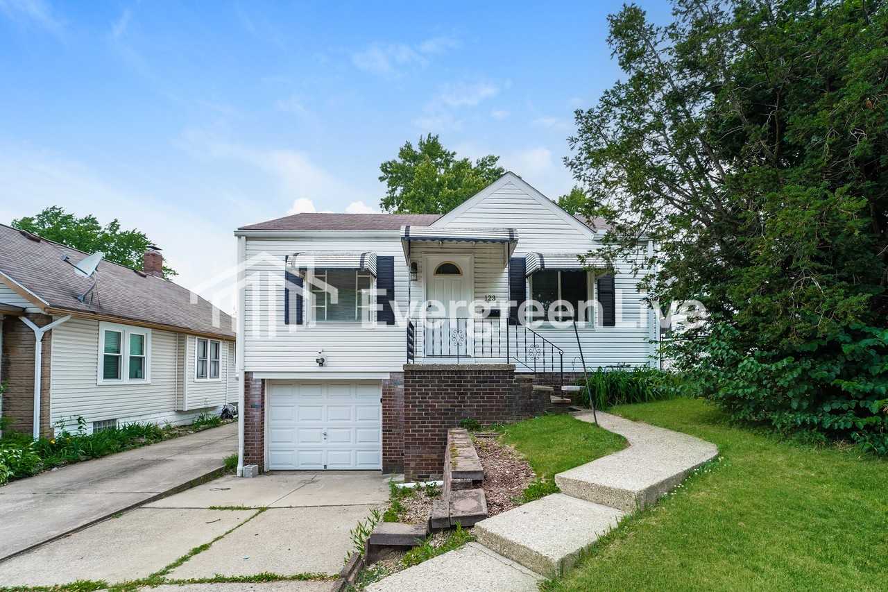 123 E Rosewood Ave