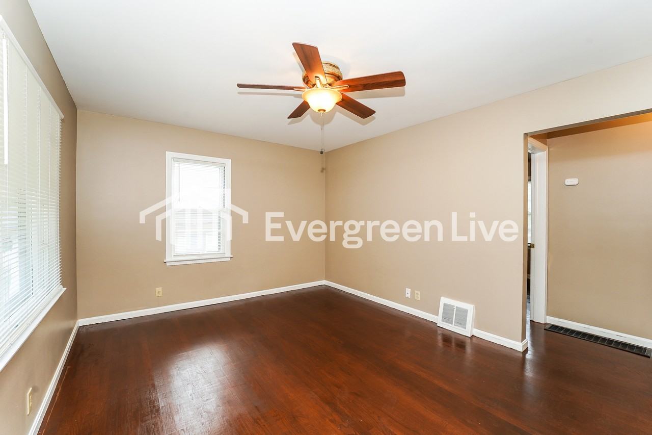 123 E Rosewood Ave - Photo 2 of 15
