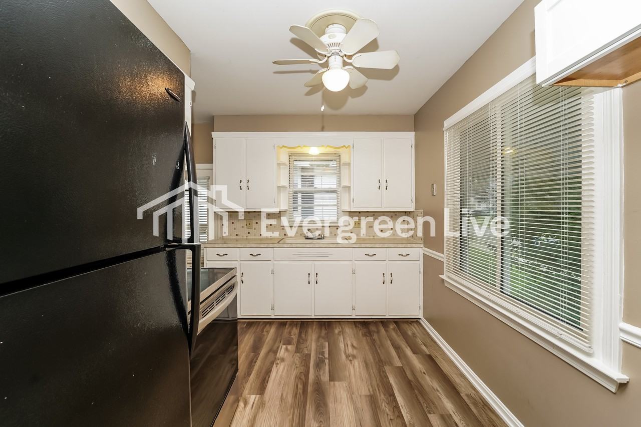 123 E Rosewood Ave - Photo 4 of 15