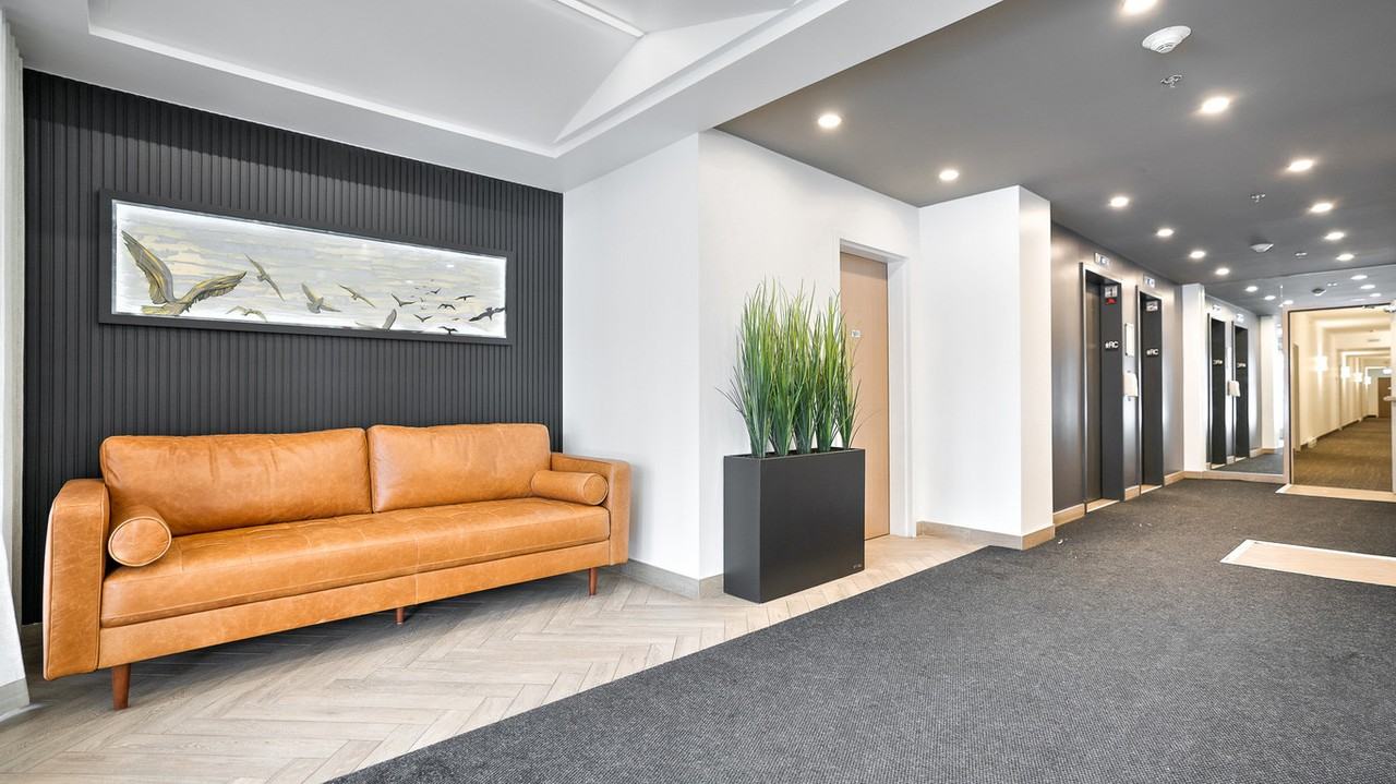 9801 Rue Ceres - Douek.ca - Photo 5 of 41