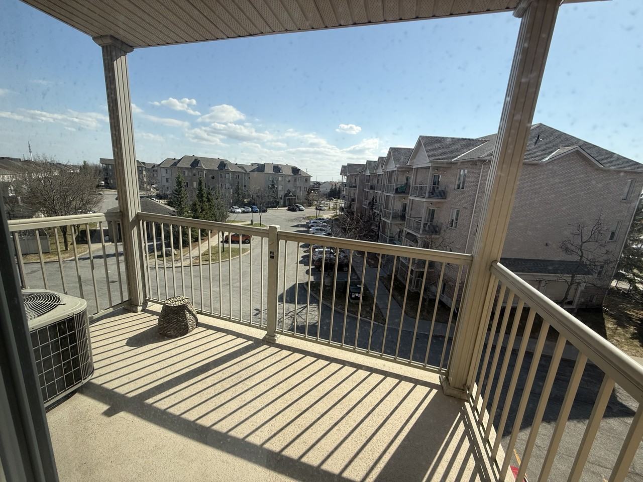7-190 Rustic Hills Crescent - Photo 3 of 11