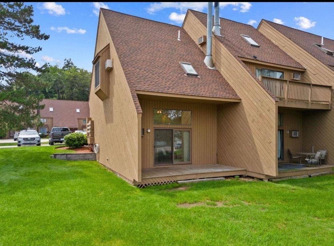 1 Clinton Ct - Photo 2 of 17