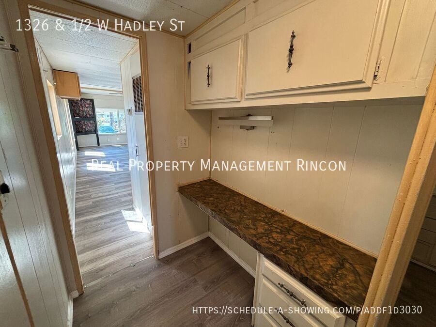 1326 1326 & 1/2 W Hadley St - Photo 4 of 7