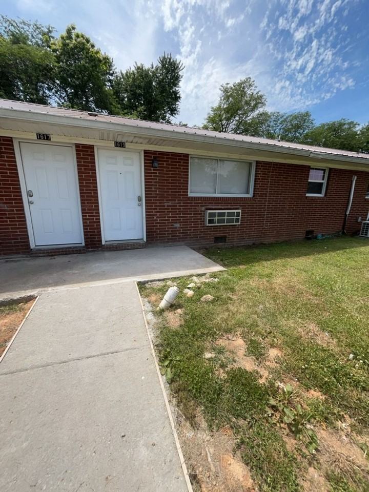 1619 Jefferson St - Photo 4 of 23