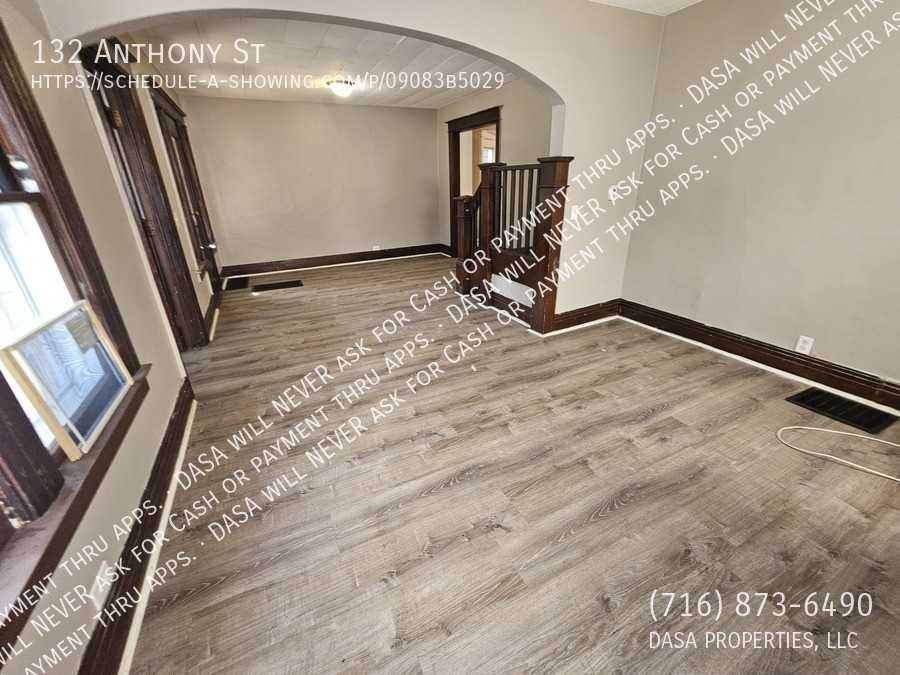 132 Anthony St - Photo 4 of 18