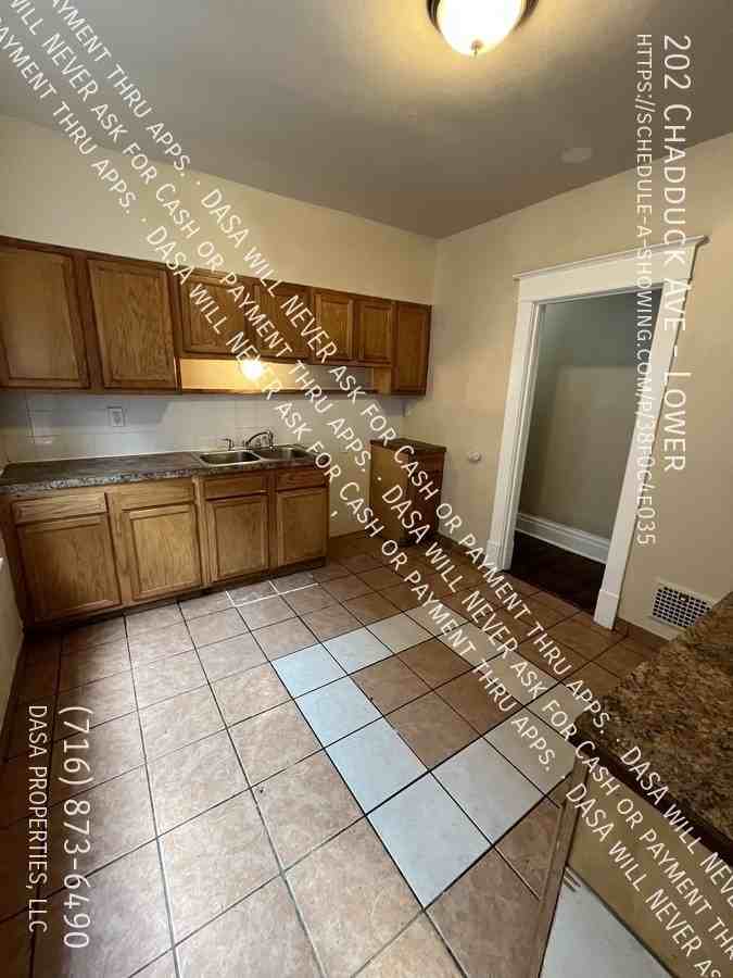 202 Chadduck Ave - Photo 4 of 13