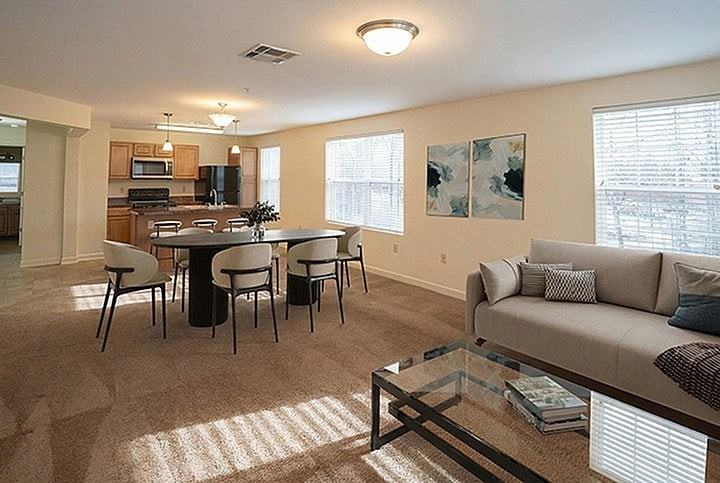 Diamond Pointe - Photo 4 of 49
