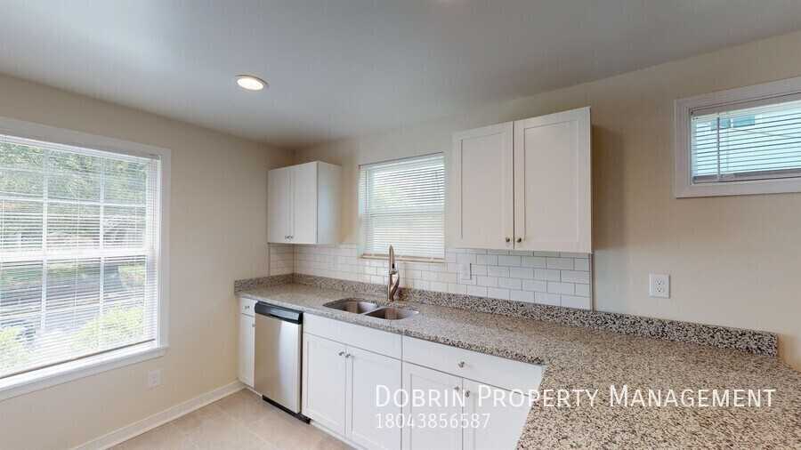 1422 Winder St #2 - Photo 3 of 14