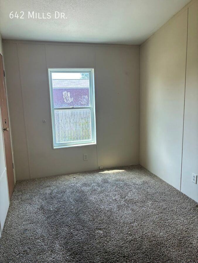 642 Mills Dr - Photo 2 of 3