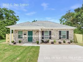 featured image of 2915 E 2nd St