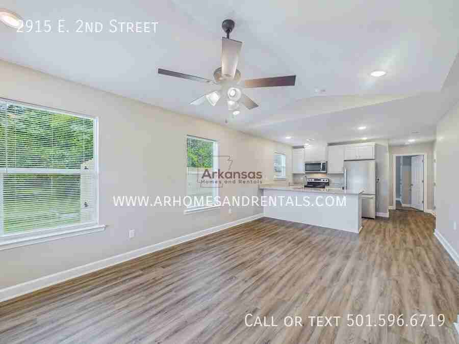 2915 E 2nd St - Photo 3 of 14