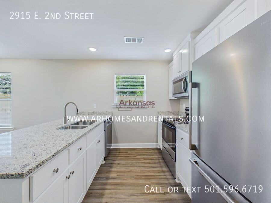 2915 E 2nd St - Photo 5 of 14