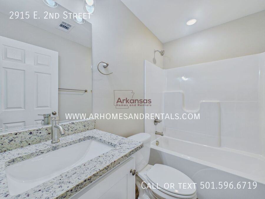 2915 E 2nd St - Photo 6 of 14