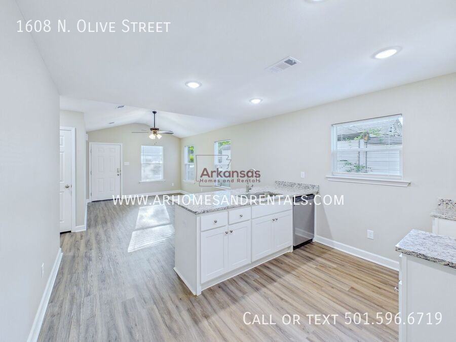 1608 N Olive St - Photo 5 of 15