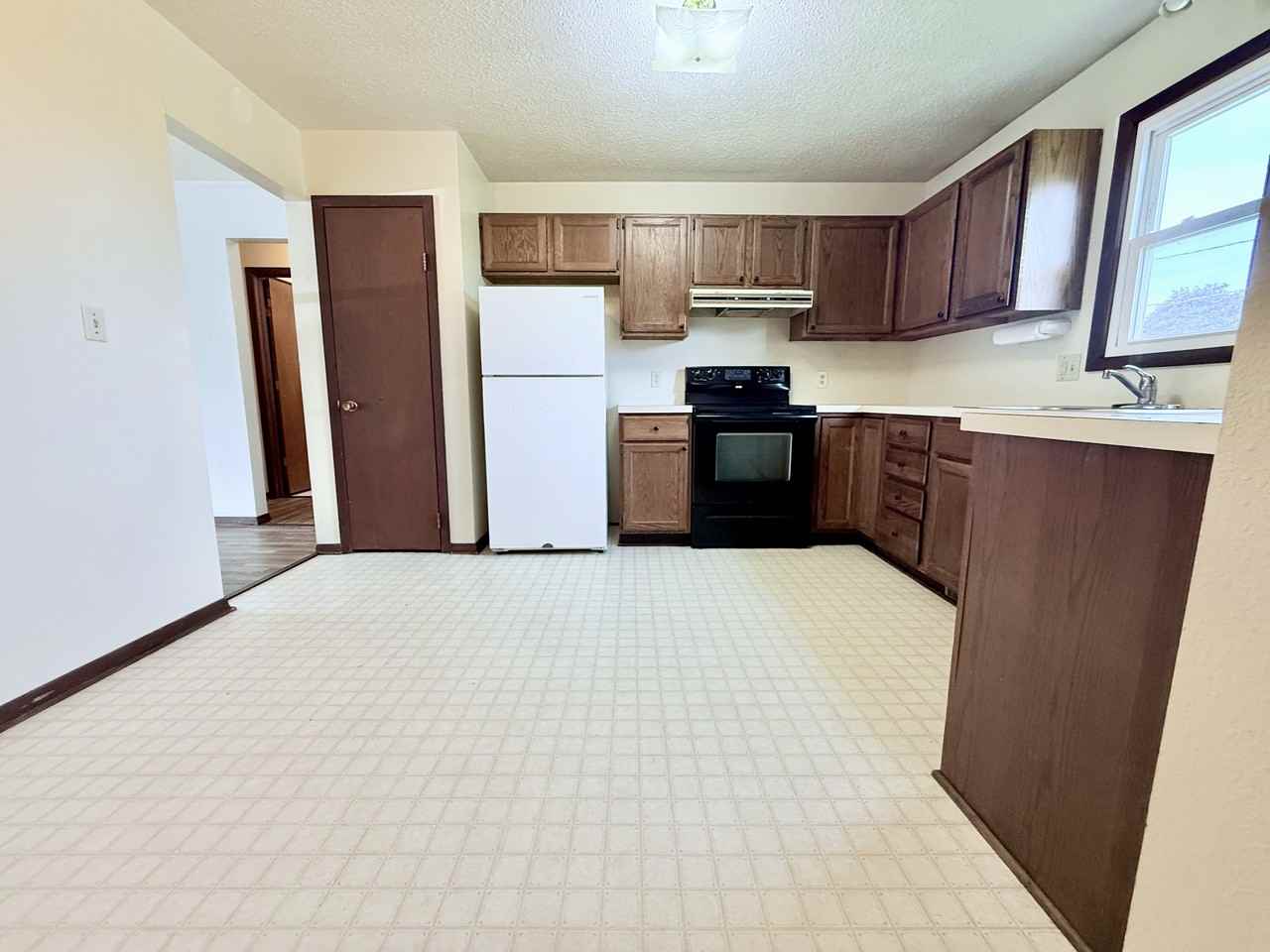 206 East Elm Street #206 - Photo 4 of 14