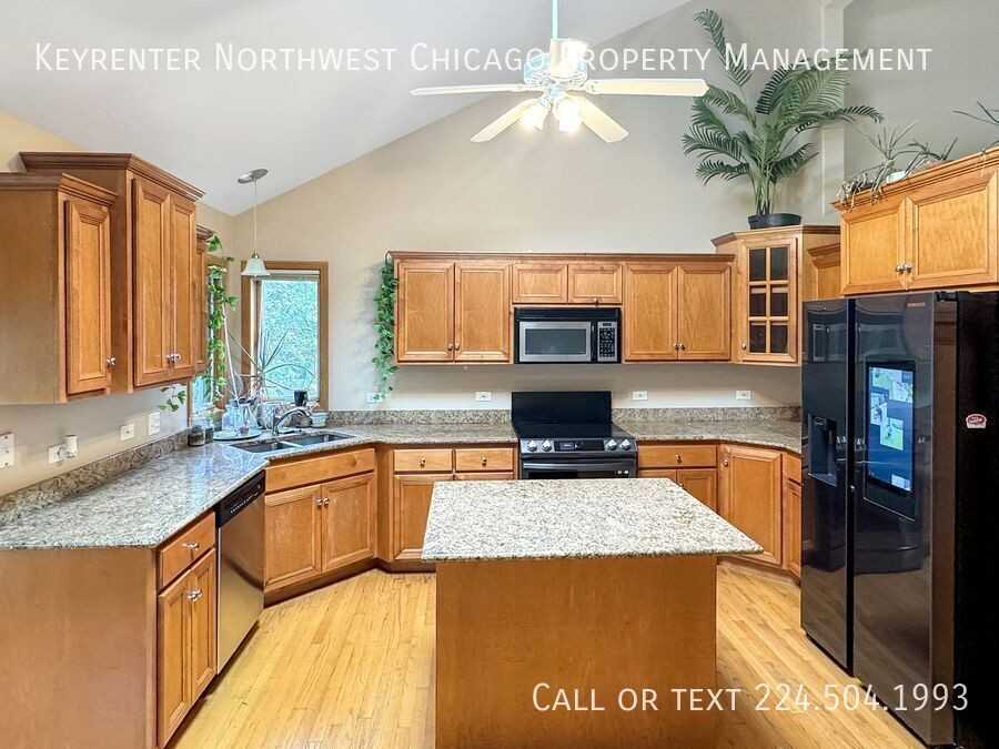 160 Lincoln St - Photo 2 of 30