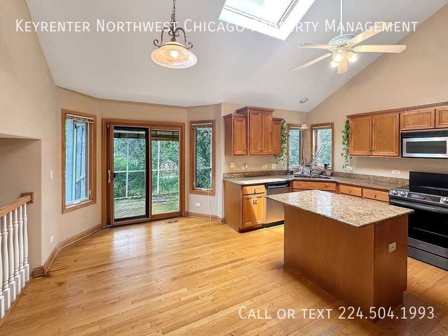 160 Lincoln St - Photo 4 of 30