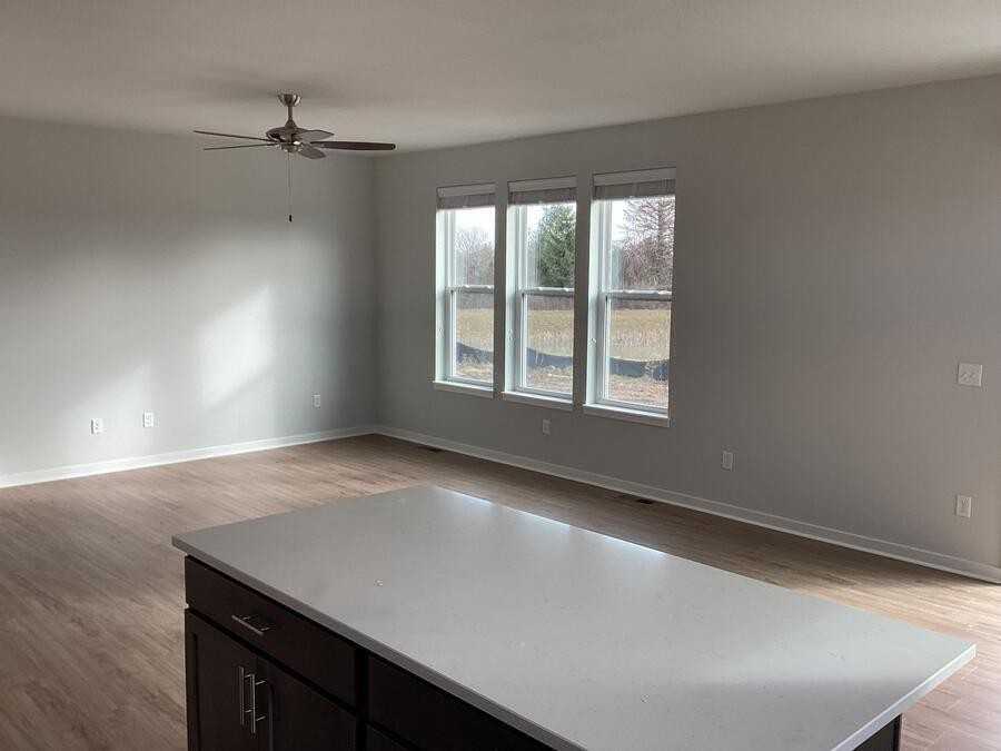N161W21803 Daisy Dr - Photo 4 of 19