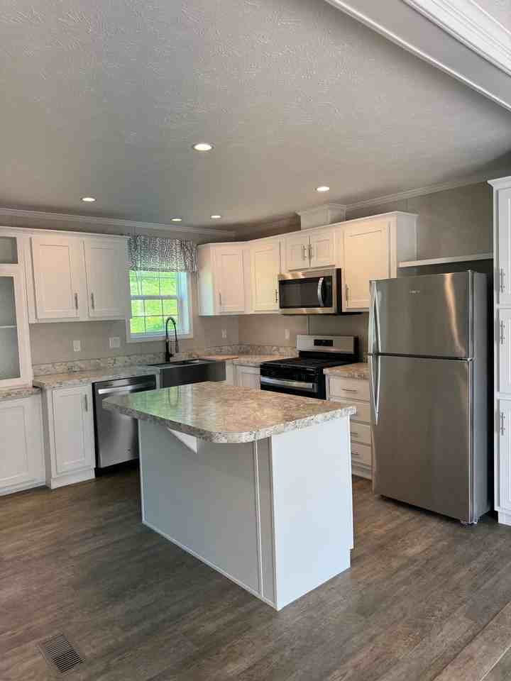 465 Royal Manor Rd ## 7 - Photo 3 of 11