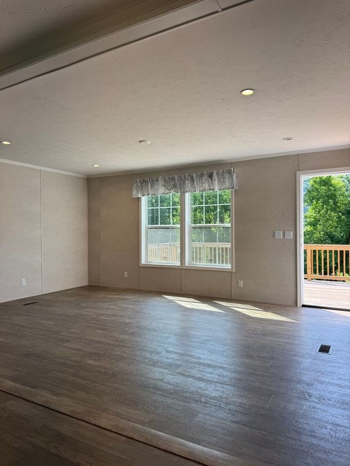 465 Royal Manor Rd ## 7 - Photo 5 of 11