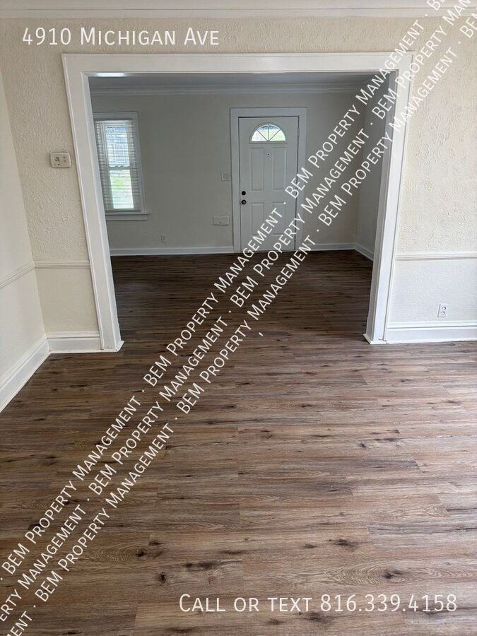 4910 Michigan Ave - Photo 4 of 19