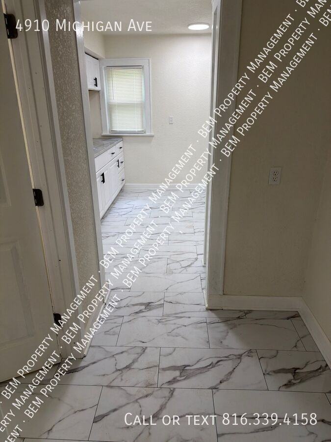 4910 Michigan Ave - Photo 6 of 19