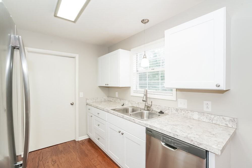 581 Woodcrest Dr - Photo 6 of 16
