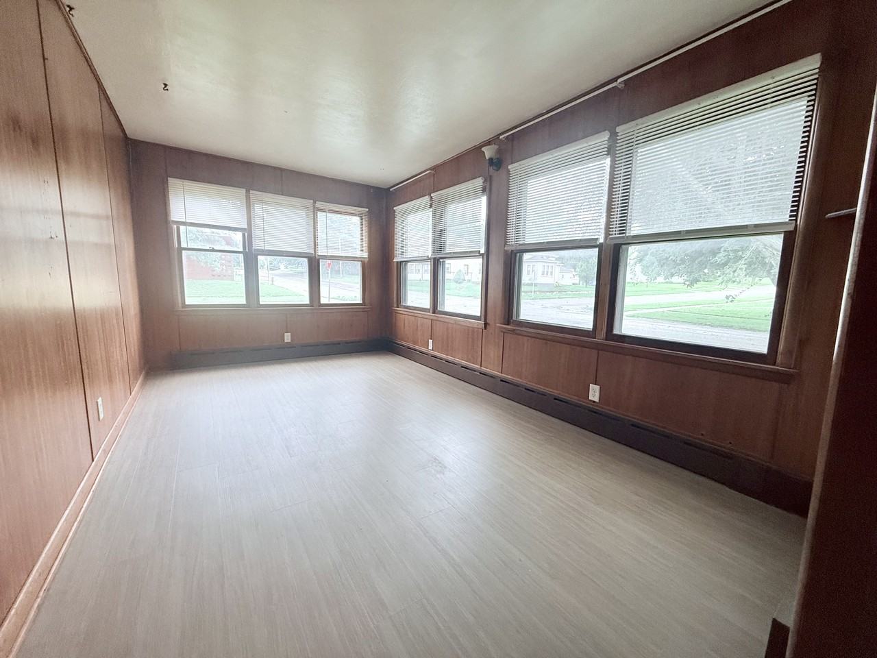 601 Clark Street - Photo 6 of 28