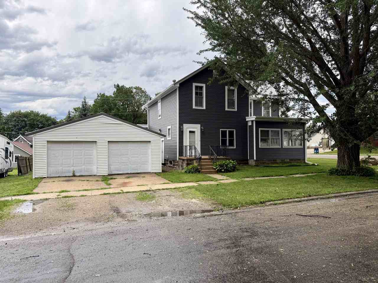 601 Clark Street - Photo 2 of 28