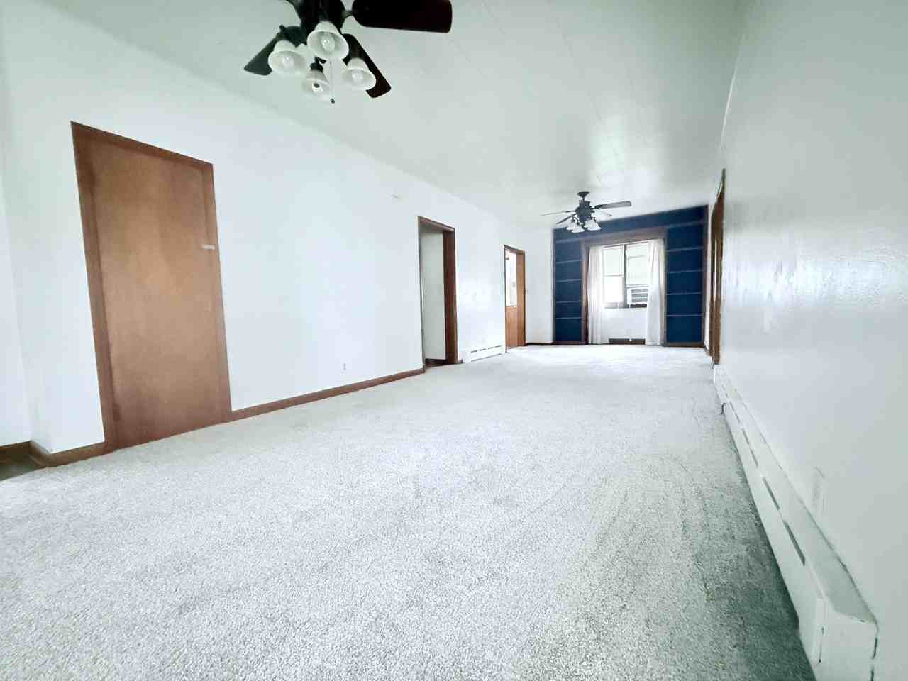 601 Clark Street - Photo 4 of 28