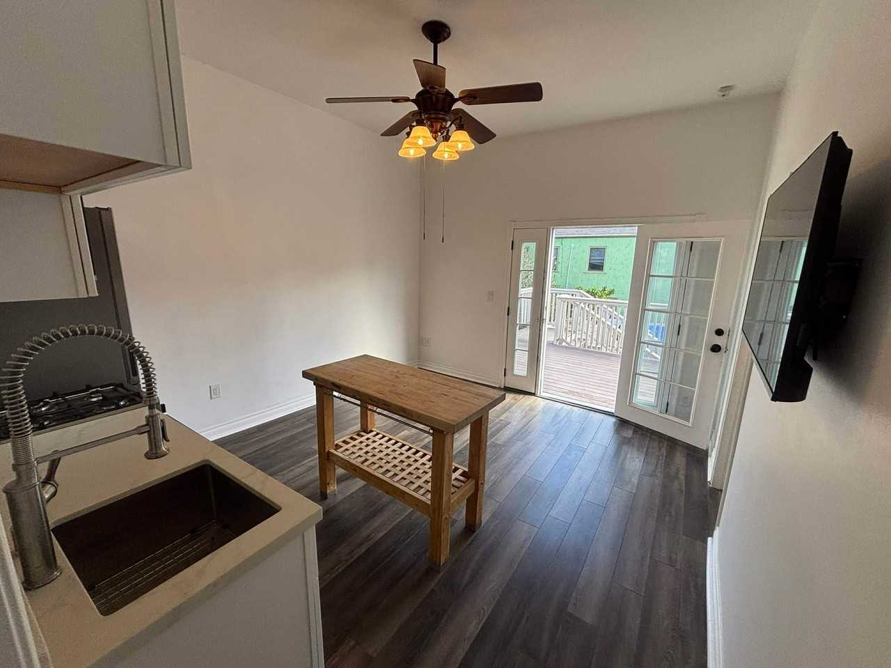 905 20th St #4 - Photo 3 of 10