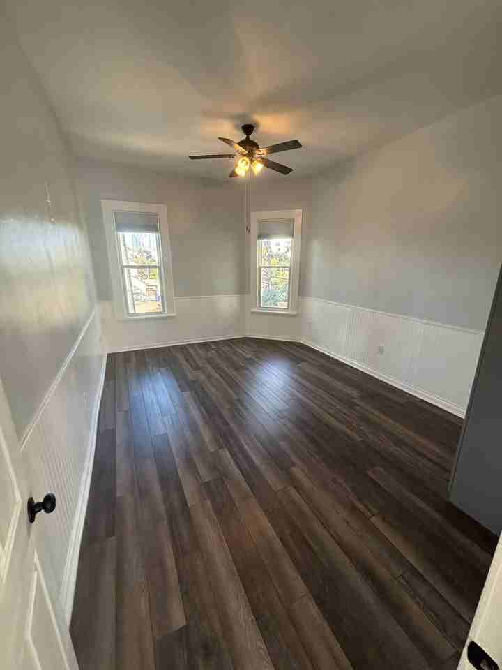905 20th St #4 - Photo 4 of 10