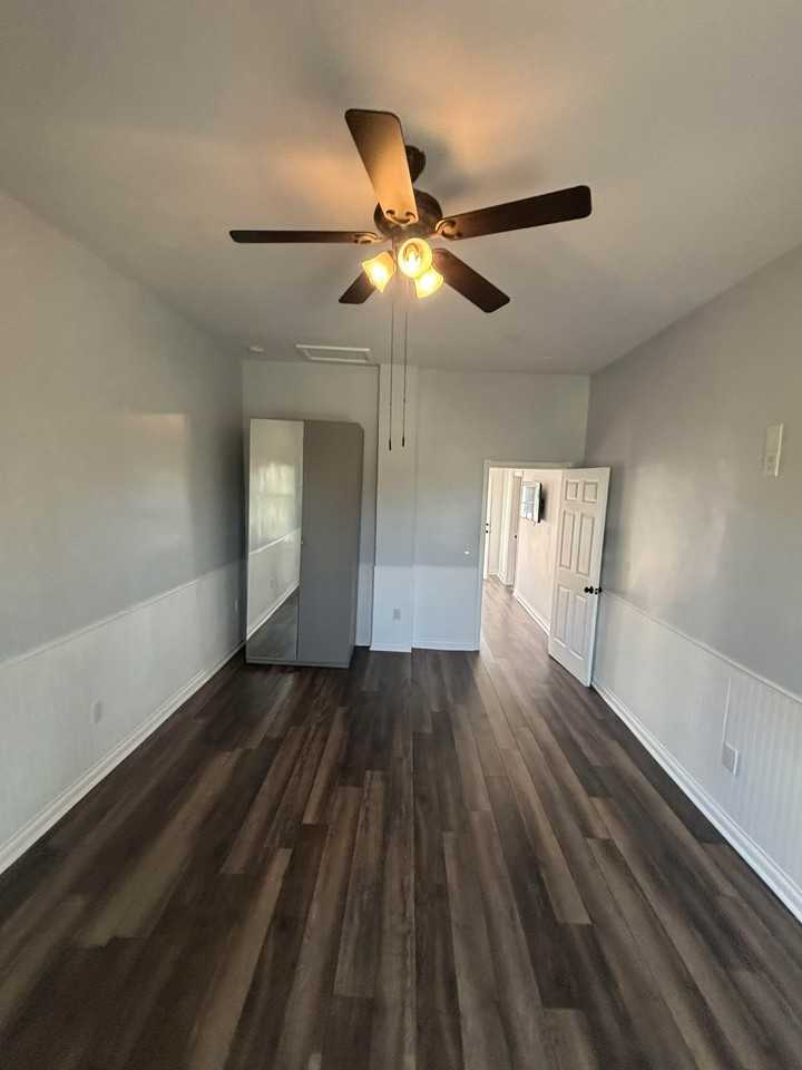 905 20th St #4 - Photo 5 of 10