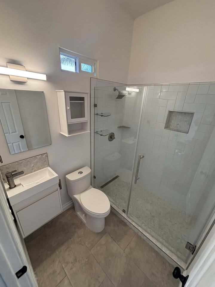 905 20th St #4 - Photo 6 of 10