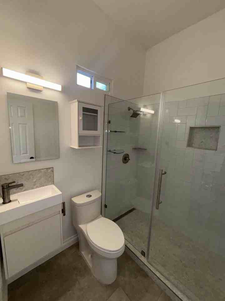 905 20th St #4 - Photo 7 of 10