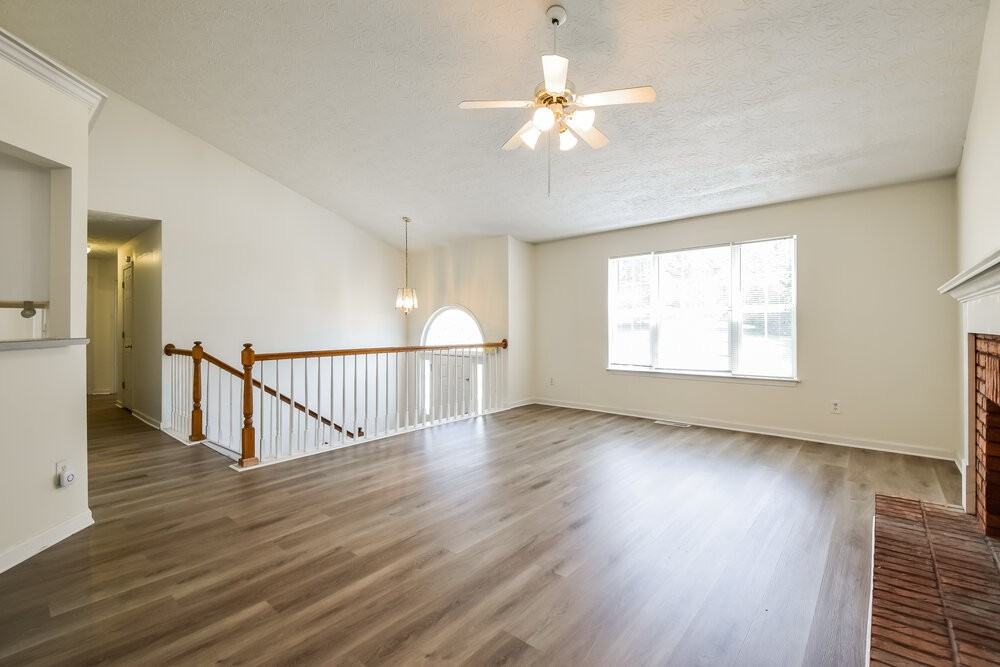 976 Masters Ln - Photo 4 of 17