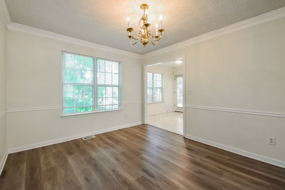 976 Masters Ln - Photo 7 of 17
