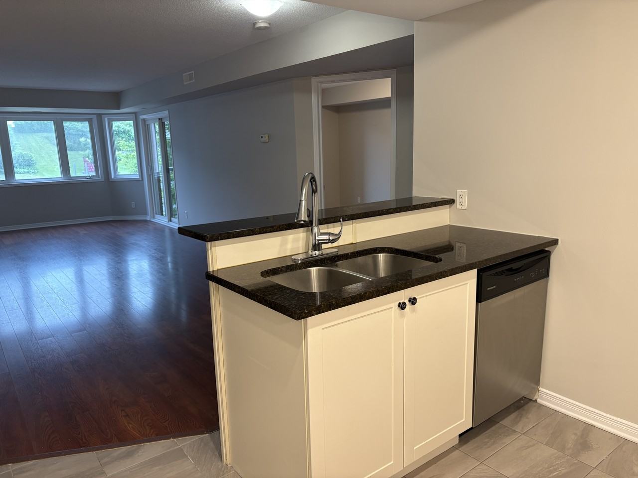 1921 St. Joseph Blvd - Photo 6 of 22